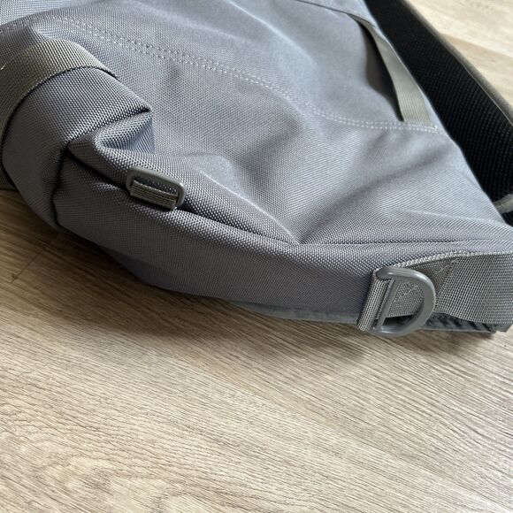 Timbuk2 Classic Messenger Crossbody Bag Gray Stuck in the Middle Commuter LOGO - Picture 9 of 11